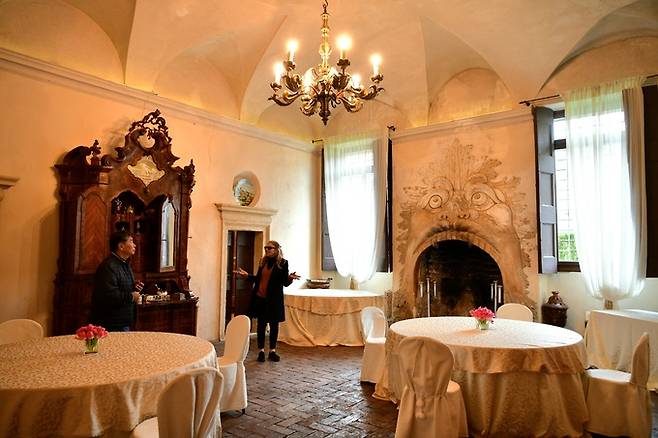 알레그리니 빌라 델라 토레 벽난로.