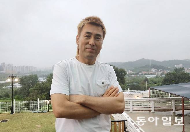 트레이드마크인 ‘꽁지머리’를 30년 넘게 유지하고 있는 김병지 강원FC 대표는 꾸준한 자기 관리로 건강과 활력을 유지하고 있다. 구리=이헌재 기자 uni@donga.com