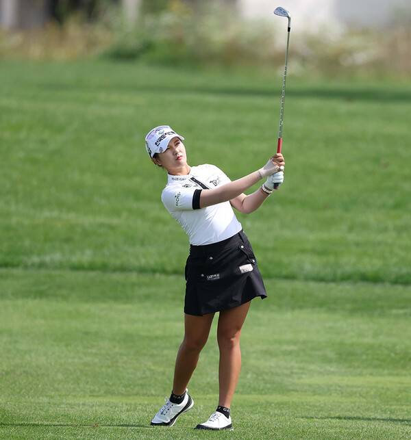 2023년 한국여자프로골프(KLPGA) 투어 하나금융그룹 챔피언십에 출전한 박현경 프로가 3라운드에서 경기하는 모습이다. 사진제공=KLPGA