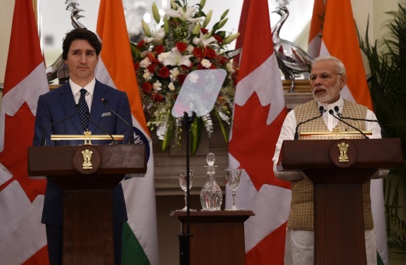 쥐스탱 트뤼도 캐나다 총리(왼쪽)와 나렌드라 모디 인도 총리. 사진은 2018년 2월 인도 뉴델리를 방문한 트뤼도 총리가 모디 총리와 정상회담을 한 뒤 공동 기자회견에 나선 모습. AFP연합뉴스