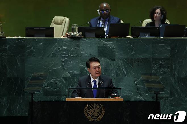 윤석열 대통령이 지난 20일 오후(현지시간) 미국 뉴욕 유엔(UN) 본부에서 열린 제78차 유엔총회에서 기조연설을 하고 있다. (대통령실 제공) 2023.9.21/뉴스1 ⓒ News1 안은나 기자