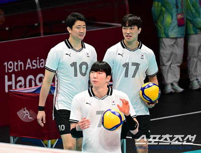 20일 오후 중국 항저우 린핑체육관에서 열린 남자배구 조별리그 1차전 대한민국-인도 전. 몸을 풀고 있는 남자배구 대표팀. 항저우(중국)=송정헌 기자songs@sportschosun.com/2023.09.20/