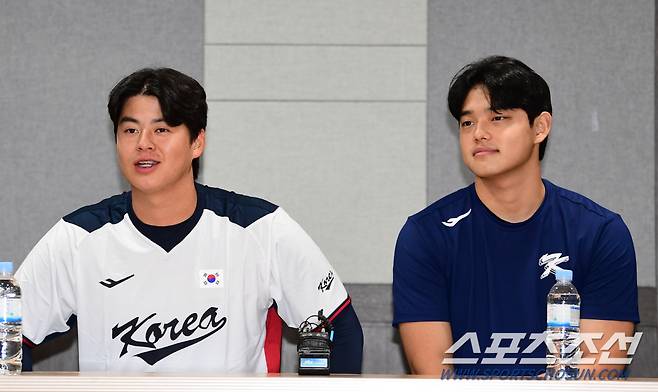 아시안게임대표팀에 합류한 노시환(왼쪽)과 문동주. 고척=최문영 기자deer@sportschosun.com