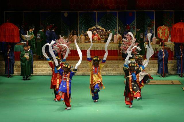 처용무. 한국일보 자료사진