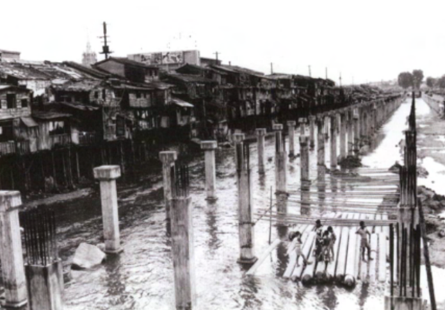 1965년 청계천 교각을 세우는 모습. 서울시 제공