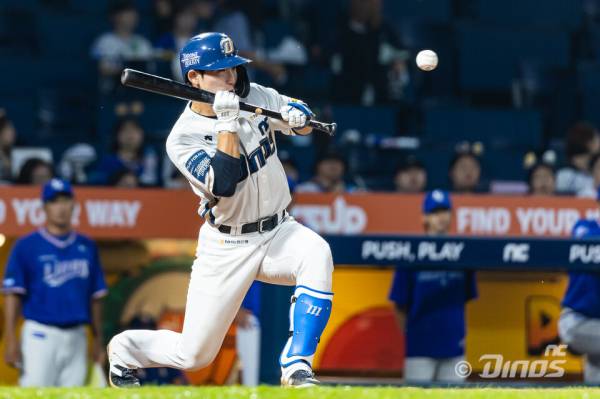 올 시즌 헤드샷을 두 번이나 당한 서호철. 서호철은 "맞는 거에 두려움이 없다"며 배터박스에 붙어서 타격한다. 그만큼 그는 간절하다. NC 다이노스 제공