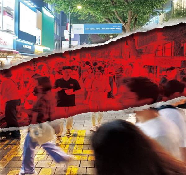 외국인 관광객 사이에선 서울 명동 거리가게(노점)의 '바가지 요금' 문제가 불만으로 거론된다. 사진은 명동 노점 거리. /그래픽=김은옥 기자