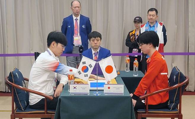 [서울=뉴시스] 신진서(왼쪽)vs시바노 도라마루. (사진=한국기원 제공) 2023.09.25. photo@newsis.com *재판매 및 DB 금지