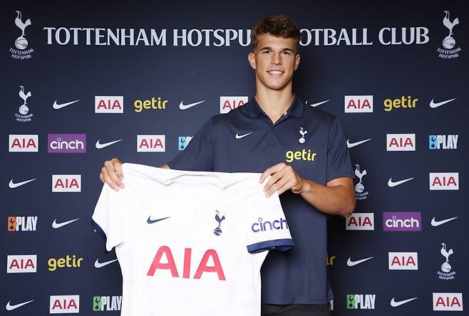 ▲ 미하일로 부스코비치가 토트넘 홋스퍼와 계약을 체결했다. ⓒ토트넘 공식