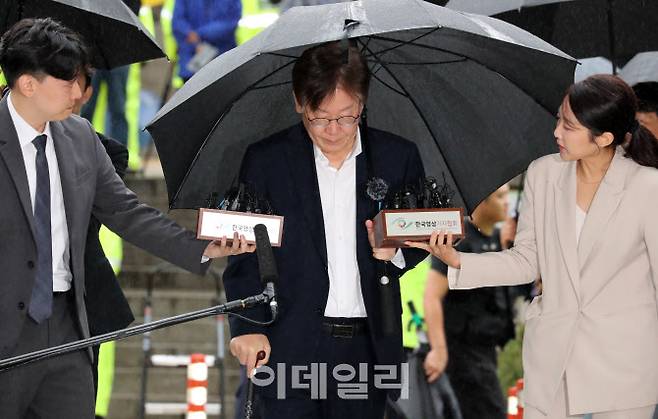 이재명 더불어민주당 대표가  영장실질심사를 받기 위해 26일 오전 서울중앙지방법원에 출석하고 있다. (사진=이데일리 방인권 기자)