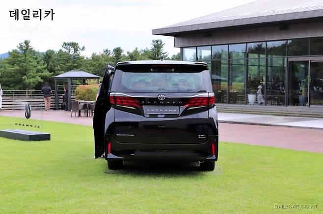 토요타, 알파드