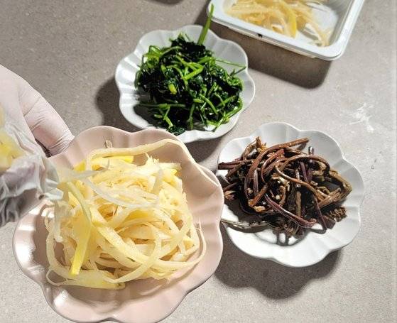 나물은 쉽게 상해, 차례상에 올릴 만큼만 구매하는 것도 좋다.