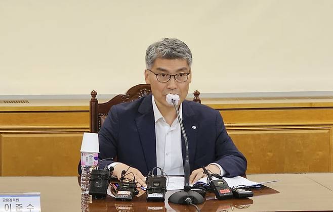 [서울=뉴시스] 이준수 금융감독원 부원장이 17일 오전 서울 중구 은행연합회관에서 열린 내부통제 강화 등을 위한 은행장 간담회에 참석해 발언하고 있다. (사진=금융감독원 제공) 2023.08.17. photo@newsis.com *재판매 및 DB 금지