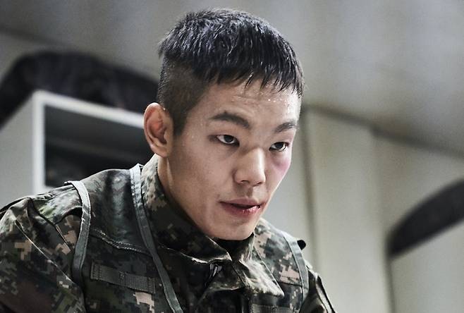 ENA 드라마 ‘신병 2’에서 강찬석 상병 역을 연기한 배우 이정현. 출연장면 사진 KT스튜디오 지니