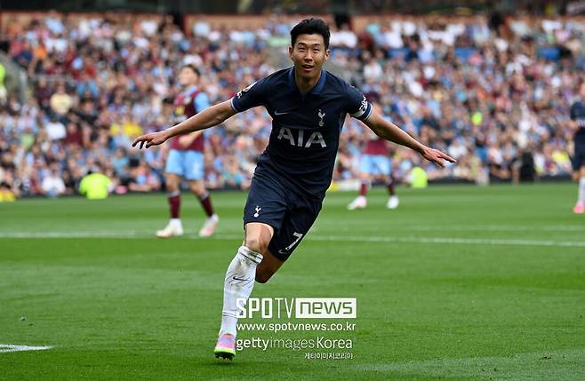 ▲ 2023-24시즌에 토트넘 주장을 맡은 손흥민. 번리전에 해트트릭을 기록하며 팀의 5-2 대승을 이끌었다.