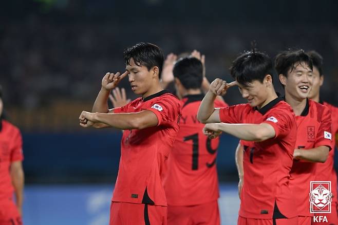 키르기스스탄과의 16강전에서 득점 후 기뻐하는 한국 선수단.(대한축구협회 제공)