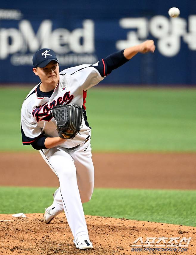 26일 고척스카이돔에서 열린 항저우 아시안게임 야구대표팀과 상무의 연습경기, 최지민이 역투하고 있다. 고척=허상욱 기자wook@sportschosun.com/2023.09.26/