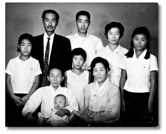 고 장욱진 화백의 가족사진 1964, 개인 소장. [사진제공 = 국립현대미술관]