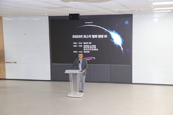 김호식 엘오티베큠 부회장은 최근 오산 통합 사옥에서 진행한 기업탐방에서 “지난 2009년·2010년까지 삼성전자 반도체 사업부문이 매출 100%를 일으켰지만 3년 전부터 본격적인 사업으로 자리잡은 태양광의 매출이 늘기 시작했다”고 말했다.  [사진=엘오티베큠]