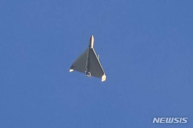 [AP/뉴시스] 우크라는 이란제 자폭 드론의 전자부품 대부분이 서방 지원국 기업 것들이라고 말했다. 사진은 2022년 10월 키이우 공격 직전의 드론 모습