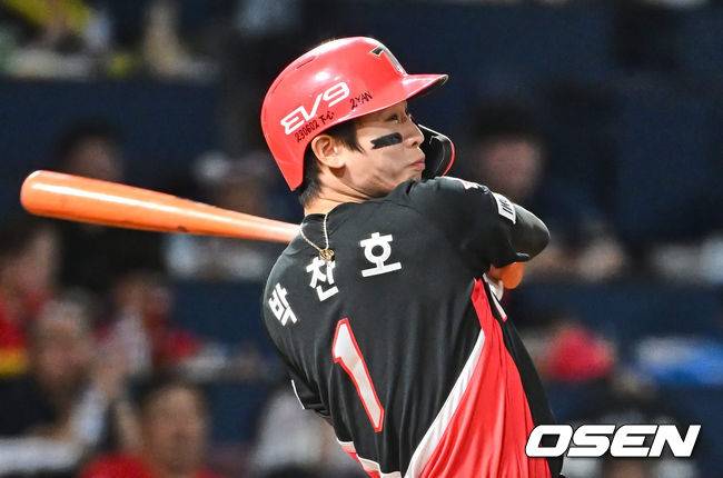 [OSEN=창원, 이석우 기자]KIA 타이거즈 박찬호가 5회초 1사 3루 1타점 적시타를 치고 있다. 2023.09.27 / foto0307@osen.co.kr