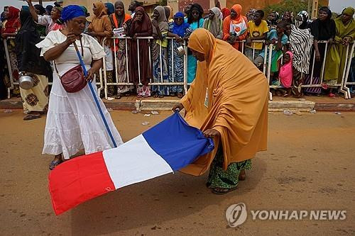 니제르에서 열린 반(反)프랑스 시위 [EPA 연합뉴스 자료사진]