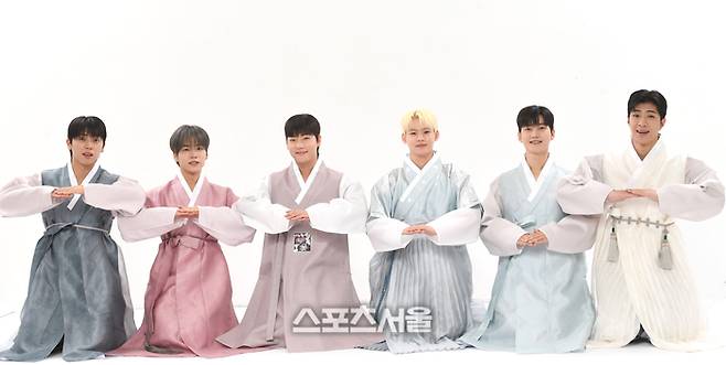 보이그룹 온앤오프(ONF) MK, 유, 이션, 효진, 제이어스, 와이엇(왼쪽부터)이 18일 스포츠서울과 인터뷰에 앞서 포즈를 취하고 있다.  2023. 9. 18. 최승섭기자 thunder@sportsseoul.com