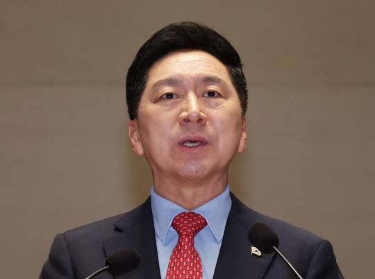 김기현 국민의힘 대표가 27일 국회에서 열린 의원총회에서 발언을 하고 있다.연합뉴스