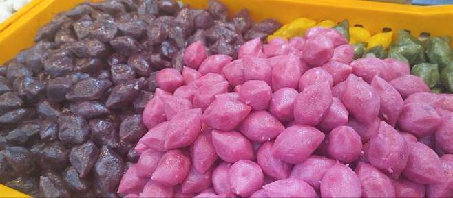 영등포전통시장에서 판매하는 송편.&nbsp; &nbsp;사진=김동운 기자