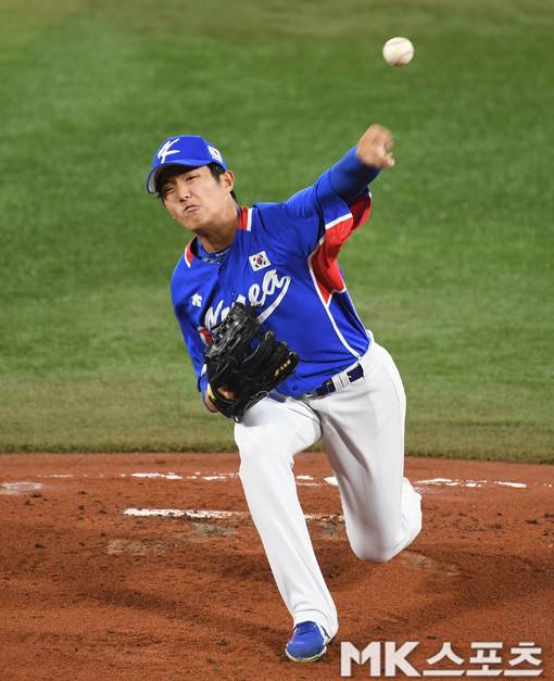 2020 도쿄 올림픽 대표팀에서 공을 던졌던 이의리. 사진=천정환 기자