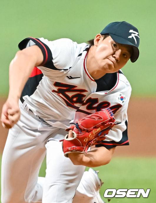 [OSEN=고척,박준형 기자] 26일 서울 고척스카이돔에서 항저우 아시안게임 야구대표팀과 상무의 연습경기가 진행됐다.6회초 대표팀 장현석 투수가 역투하고 있다. 2023.09.26  / soul1014@osen.co.kr