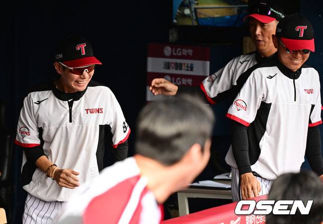 LG 염경엽 감독이 환하게 웃고 있다. / OSEN DB