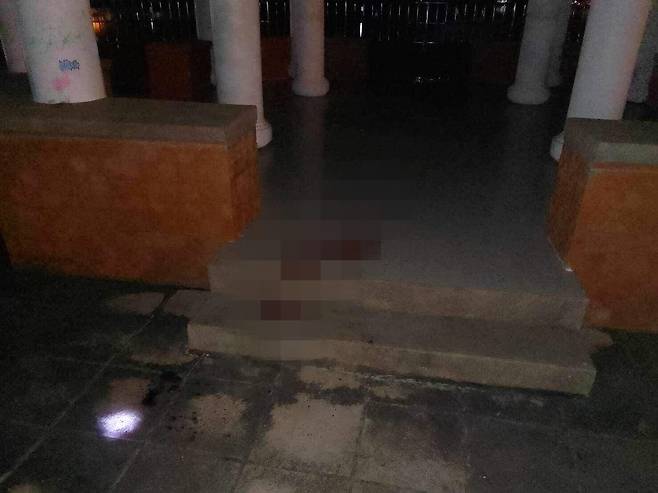 칼싸움 놀이를 하던 17세 소년이 실수로 친구를 찔러 숨지게 하는 사고가 발생했다(사진-buriramtimes)