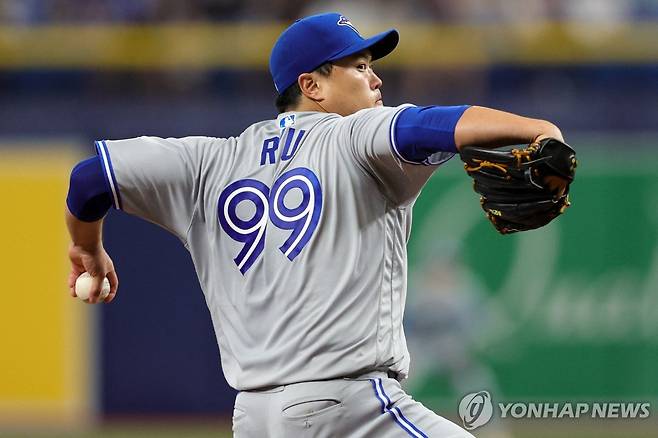 24일 탬파베이전에서 투구하는 류현진 [USA TODAY=연합뉴스]