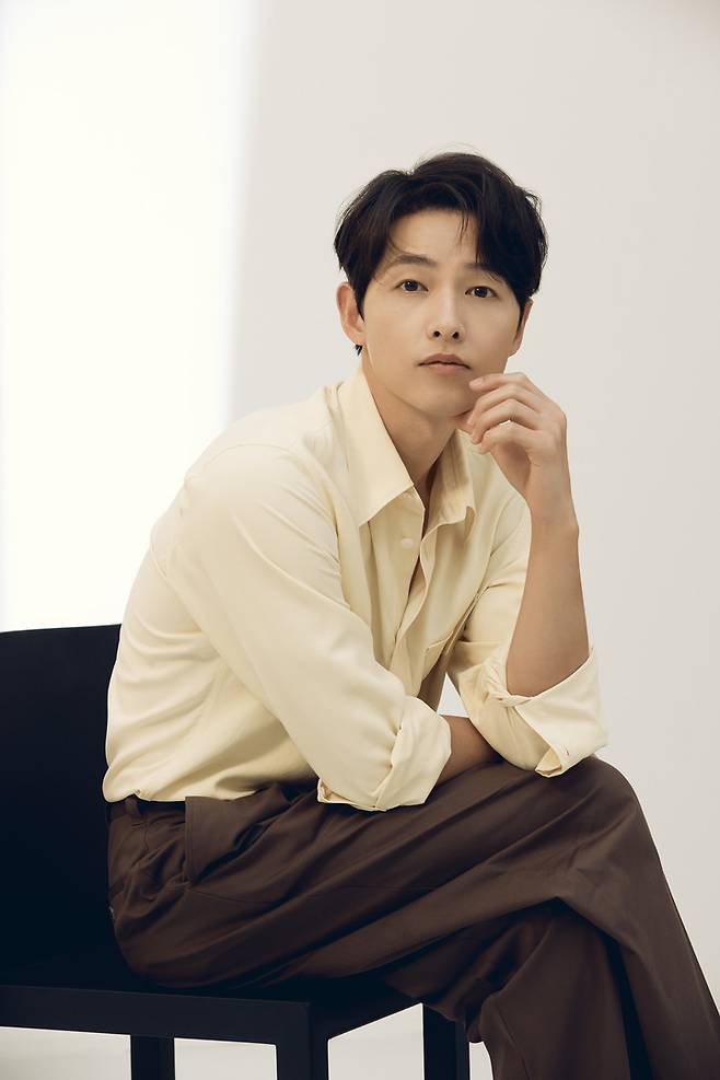 Song Joong-ki Ive always had scars from my childhood, but...Hwaran is rather good [M:HN Interview1] followed by...( ) Song Joong-ki, who became a lover and Father this year, told stories about his family.On the 25th, I talked with Song Joong-ki who appeared in Movie Hwaran at a cafe in Jongno-gu, Seoul.Earlier, Song Joong-ki reported marriage to British actor Katie Lewis Sounders through an official fan caf in January, and announced that she was pregnant.Song Joong-ki, who became a Father after receiving the honor of being a child in June, also solved the story about the family on this day.First of all, regarding the initial rumors about the family, he said, There were some things I was upset about, but now a lot of them have disappeared. I just want to be grateful for everything and live a good life since the baby is born.Song Joong-ki said, If Wife does not have English subtitles, I can not watch Korea Movie. Recently, the producers personally sent me the English subtitle version that was screened in Cannes (for Wife).I am going to show it when the publicity schedule is over, and I want to see Wife personally too much.  Wife nationality is British, but since I have lived in Italy for a lifetime, I liked watching Movie material.I do not talk about the movie industry these days, but because I have already been to a big movie, I advised them not to be fooled, but to do well.I speak English, but I am studying Korean these days. And Song Joong-ki, who was showing a picture of his son for a while, transformed into a loving father rather than an actor, said, Now it is a step that gives strength to the back of the neck. I can not flip it yet, but turn to the right. It is amazing because it changes big and different every week.The time to sleep is gradually increasing, and I am happy with my gratitude. I seem to be growing up happily and happily. Song Joong-ki, who was told that Song Joong-ki had contacted the British public broadcaster BBC with a drama audition from late last year to early this year.Song Joong-ki said, I was asked if Wife was not influenced by Korean nationality. I have been auditioning overseas Spin-off since then.Of course, Wife was so influential that she had been helped by introducing her friends around her. I wanted to do a variety of spin-offs in various countries and cultures, even if it was not a tremendous role overseas.I feel that the times have changed a lot, and I regret to learn a lot of things like language in the old days.It was not our culture, so it seemed that there was a new genre of Spin-off, and I did not want to be bored because I was greedy for the genre. Finally, on Hwaran, Song Joong-ki said, Its a spin-off that has many meanings, and Im not afraid of being scolded or anything like that. Of course, its a good box office hit, but I hope many people will watch it and give feedback.Meanwhile, the movie Hwaran will be released on November 11.