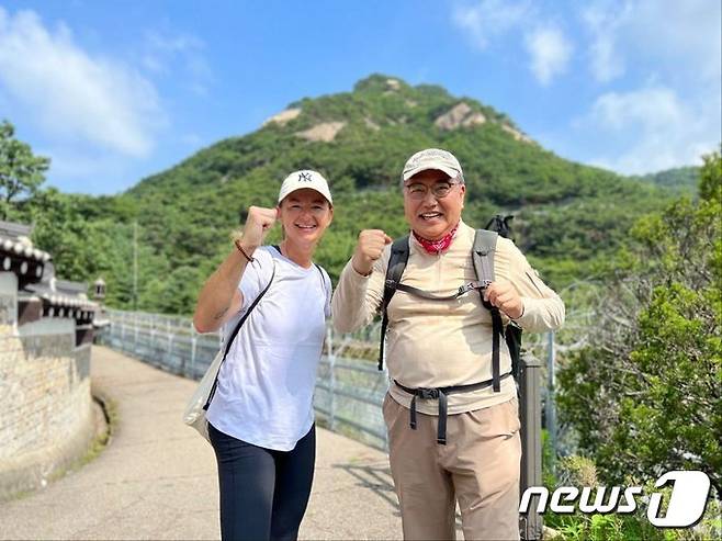 박진 외교부 장관(오른쪽)과 탄야 파욘 슬로베니아 부총리 겸 외교장관.