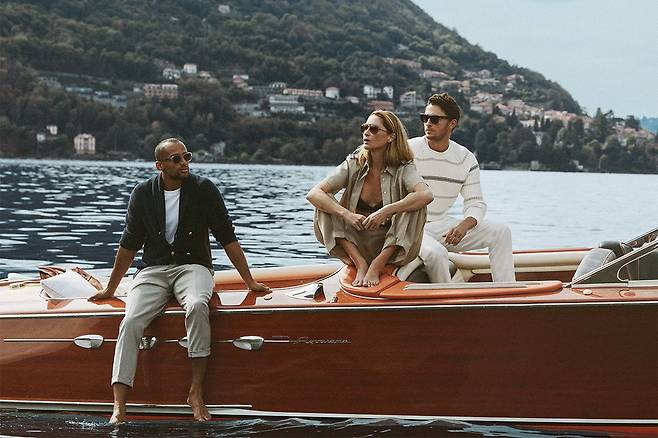 브루넬로 쿠치넬리 화보. 단정한 디자인, 최고급 소재와 재단에 집중하는 '조용한 럭셔리' 브랜드다.