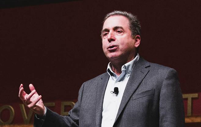 ▲‘원하는 것, 좋아하는 것, 추구하는 것’을 따라간 선택의 모음이 인생이라고 얘기하는 러셀 로버츠.