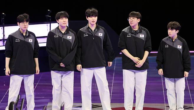 ▲ 28일 중국을 상대로 2-0 대승을 거두고 결승에 진출한 한국 e스포츠 리그오브레전드 대표팀. ⓒ연합뉴스