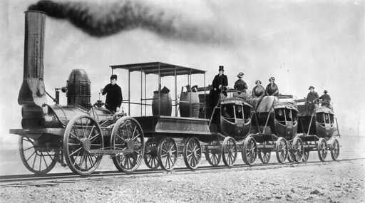 1900년대초 증기기관차는 마차를 연결한 모습이었다. 당시 기관사는 마부처럼 기관차에 탑승했고 석탄 매연을 그대로 마셔야 했다. 죽는 사람이 속출했지만 박스형 기차가 나오기까진 한참의 시간이 필요했다. 인간이 관습에서 벗어나는 건 쉽지 않은 일이었다.