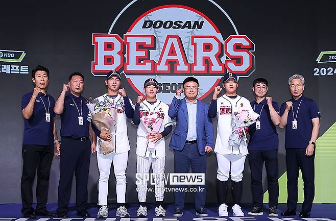 ▲ 두산 김태룡 단장 김택연 두산 신인 스카우트팀 ⓒ곽혜미 기자