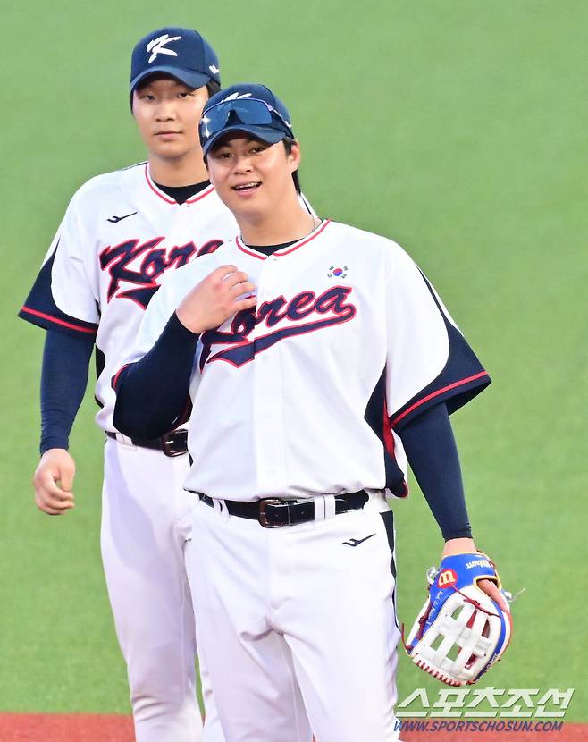 29일 오후 류중일 감독이 이끄는 항저우아시안게임 야구대표팀이 중국 항저우 샤오싱의 야구체육문화센터에서 훈련을 했다. 수비 훈련을 하고 있는 노시환. 항저우(중국)=송정헌 기자songs@sportschosun.com/2023.09.29/