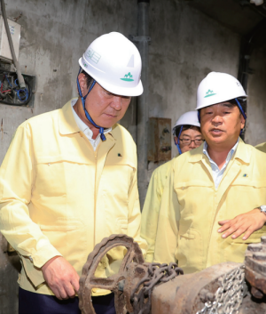 이영훈 미추홀구청장이 인천 미추홀구 용현동의 용현지하차도에서 태풍에 대비해 점검하고 있다. 미추홀구 제공