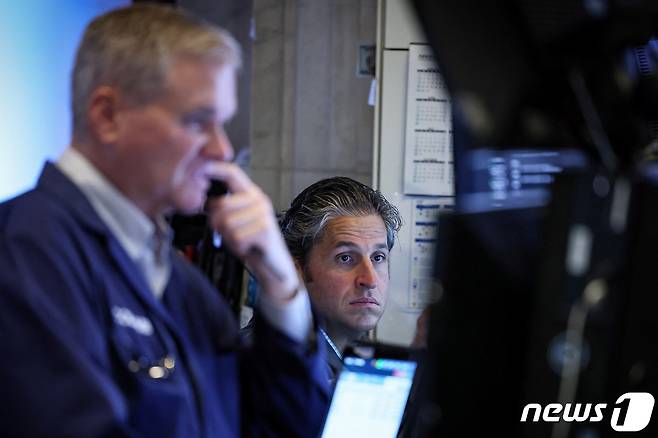 뉴욕증권거래소 내부 객장 트레이더들 ⓒ 로이터=뉴스1