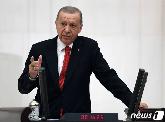 레제프 타이이프 에르도안 튀르키예 대통령이 1일(현지시간) 수도 앙카라 국회의사당에서 의회 개회 연설을 하고 있다.. 2023.10.1. ⓒ 로이터=뉴스1 ⓒ News1 김성식 기자