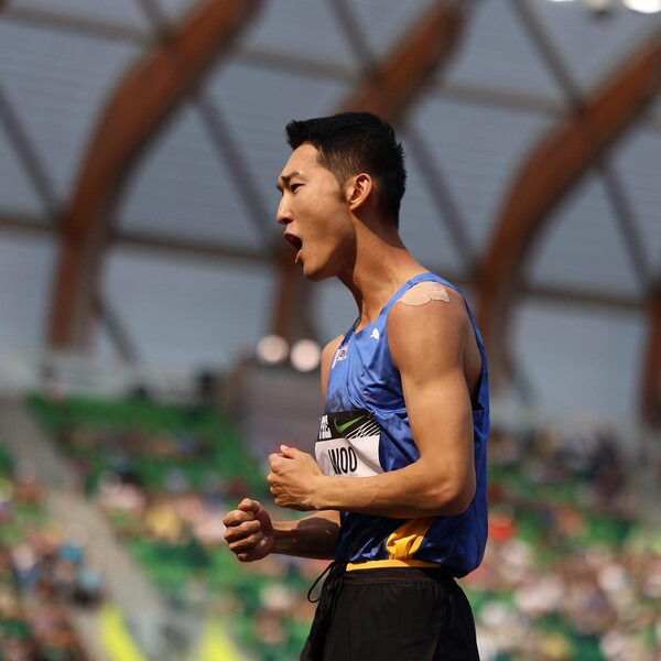 17일(한국시간) 미국 오리건주 유진 헤이워드 필드에서 열린 '2023 세계육상연맹 다이아몬드리그 파이널' 남자 높이뛰기에서 '라이벌' 주본 해리슨(미국·2m33) 등을 제치고 개인 실외 최고 기록인 2m35를 작성하며 우승을 차지한 우상혁. 사진┃세계육상연맹 공식 SNS