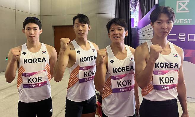 항저우 아시안게임에 출전한 한국 육상 남자 400ｍ 계주 대표팀. 왼쪽부터 박원진, 이재성, 김국영, 이정태. /뉴스1