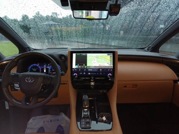 ▲알파드 1열 디자인. 무난하면서도 깔끔한 토요타 특유의 디자인이 반영됐다. (이민재 기자 2mj@)