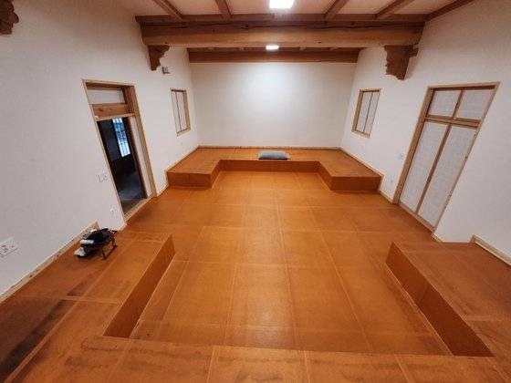 하동 칠불사 아자방을 체험할 수 있는 체험관 내부 모습. 위성욱 기자