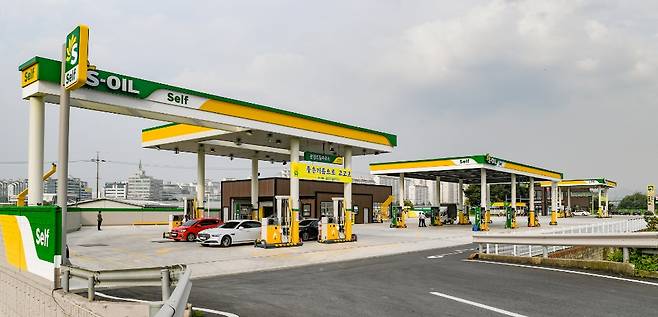 S-OIL이 초대형 복합 에너지 스테이션으로 구축한 ‘파주운정드림 주유소‧충전소’ 전경 [S-OIL 제공]